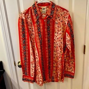 100%Silk shirt.One of a kind. Hawaiian colors.